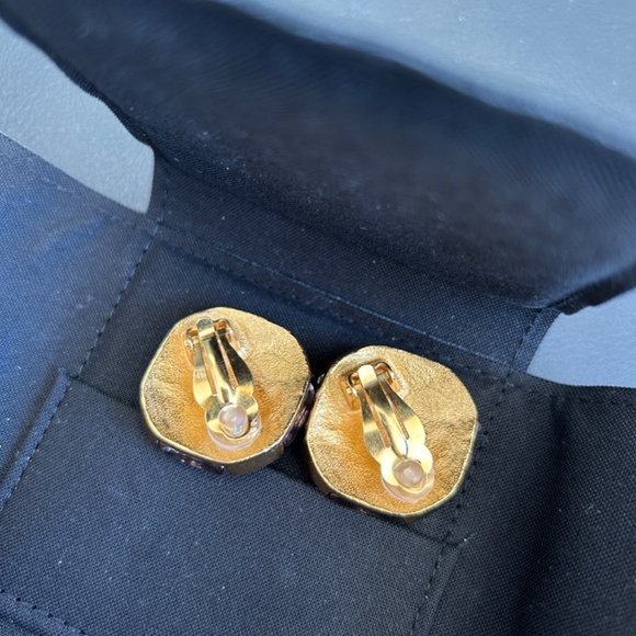 Chanel vintage clip on earrings - Picture 3 of 11